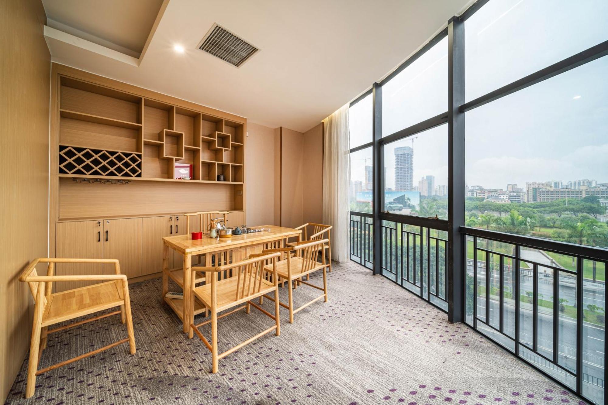 Echarm International Hotel Guangzhou Baiyun International Airport Huadu Plaza Branch - Free Deliver Service To Guangzhou Baiyun International Airport & Free Deliver Service To Canton Fair Complex During Canton Fair Period Экстерьер фото