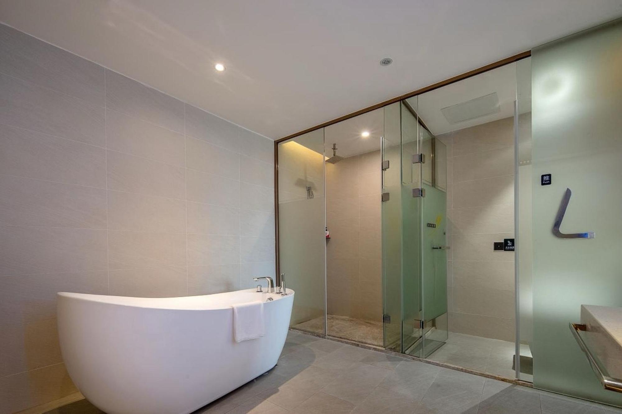Echarm International Hotel Guangzhou Baiyun International Airport Huadu Plaza Branch - Free Deliver Service To Guangzhou Baiyun International Airport & Free Deliver Service To Canton Fair Complex During Canton Fair Period Экстерьер фото